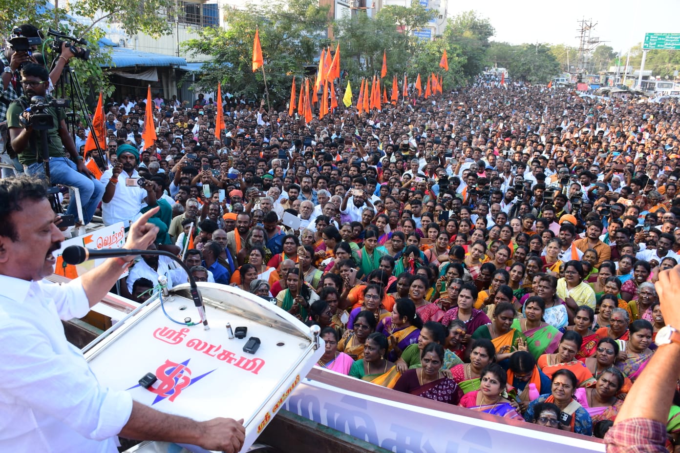 முஸ்லிம் அமைப்பை கேள்வி கேட்க துப்பில்லாத காவல்துறை இந்துக்களுக்கு மட்டும் ஏன் கெடுபிடி? பேராசிரியர் இராம ஸ்ரீனிவாசன்