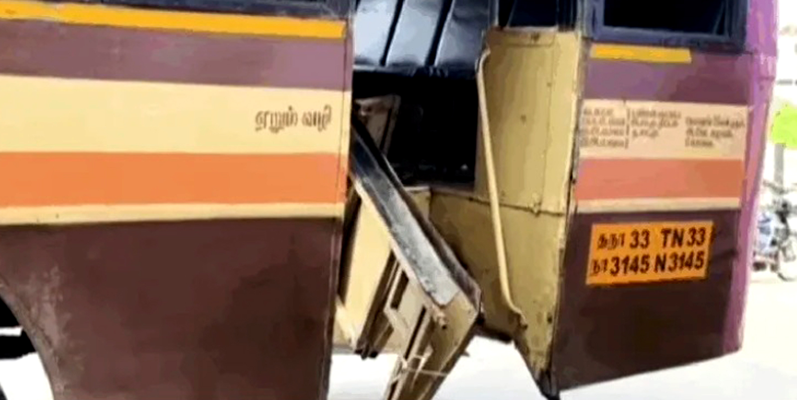 திமுக ஆட்சியில் தொடரும் அவலம்; நாமக்கல்லில் பிங்க் கலர் பேருந்து படிக்கட்டு கழன்று விழுந்தது
