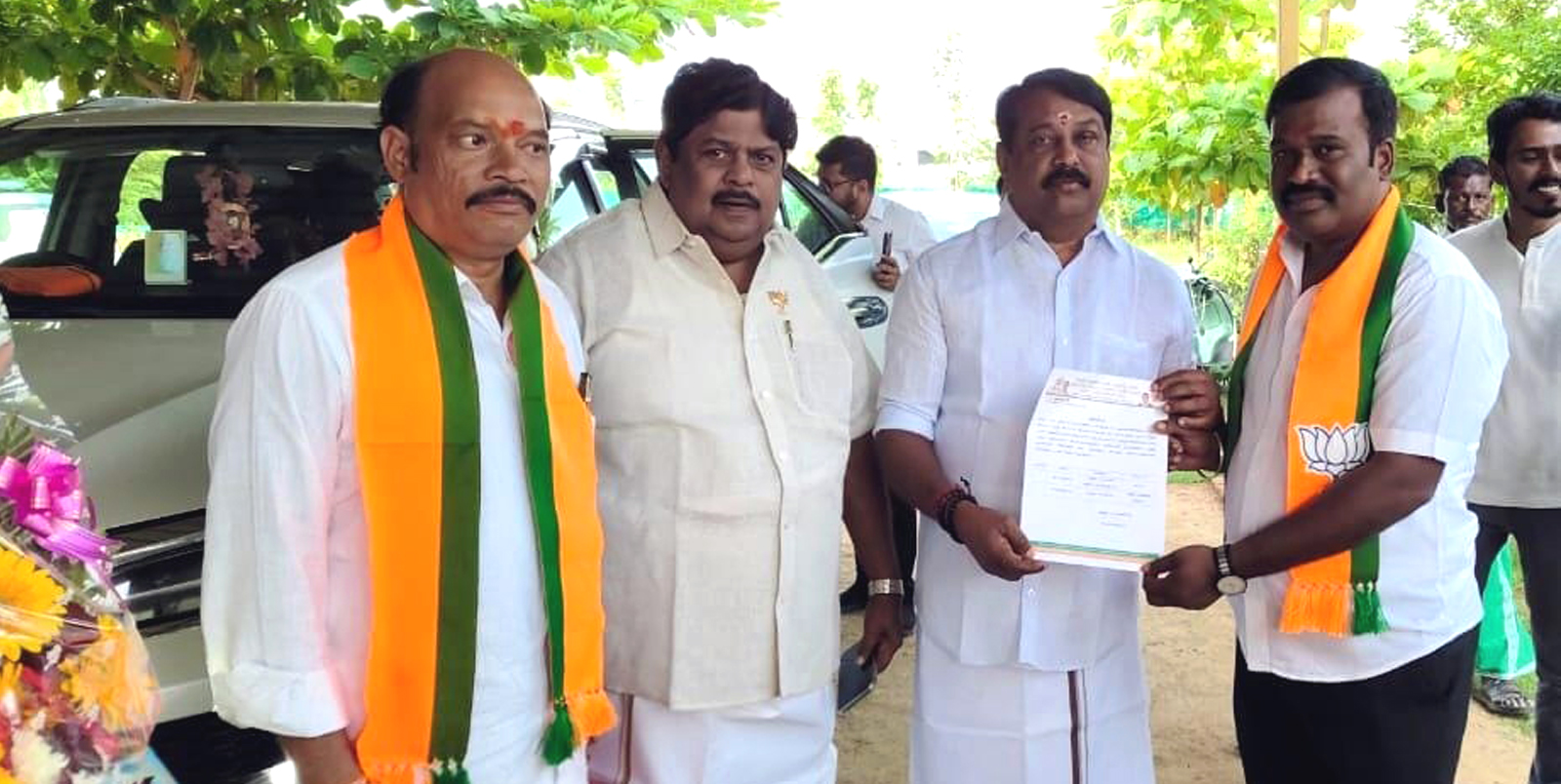 கல்வியாளர் பிரிவு மாநில செயலாளருக்கு நியமன கடிதம் வழங்கிய தலைவர் நயினார் நாகேந்திரன்